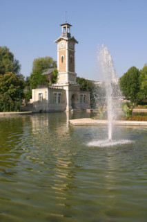 France, Paris 15e, parc georges brassens, jardin public, bassin et jet d'eau, ancienne tour, des abattoirs