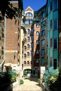 Castel Béranger in Paris