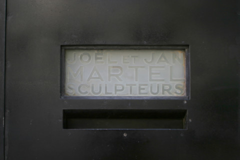France, Paris 16e, 10 rue Mallet Stevens, rue lotie par l'architecte Robert Mallet-Stevens, hotel particulier des freres martel, sculpteurs, detail de la porte, plaque de verre,