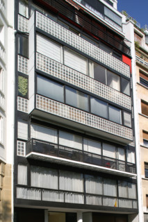 France, paris 16e, immeuble du 24 rue Nungesser et Coli, architecte le corbusier, brique de verre,