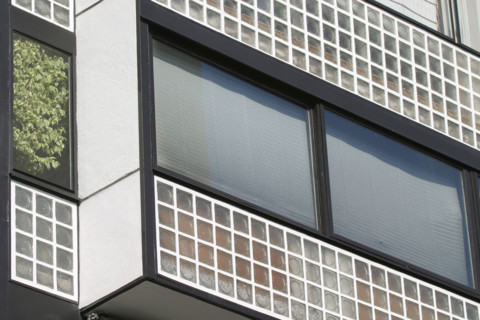 France, paris 16e, immeuble du 24 rue Nungesser et Coli, architecte le corbusier, brique de verre,