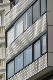 France, paris 16e, immeuble du 24 rue Nungesser et Coli, architecte le corbusier, brique de verre,