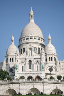France, Paris 18e, butte Montmartre, basilique du sacre coeur, detail facade, coupoles, domes,