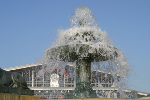 France, Paris 19e, parc de la Villette, grande halle, fontaine des lions de Nubie,