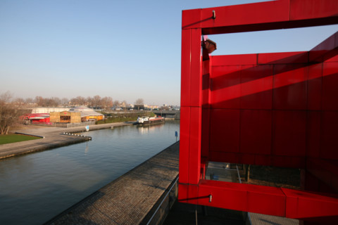 France, Paris 19e, parc de la Villette, pres du cabaret sauvage, canal de l'ourcq, eau, pavillon,