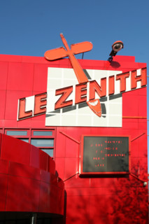 France, Paris 19e, parc de la Villette, le zenith, salle de spectacle, 'entree, logo avion, pavillon rouge, musique,