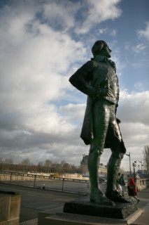 France, Paris 7e, passerelle Leopold Sedar Senghor (initialement passerelle de solferino), statue thomas jefferson, ciel nuageux,