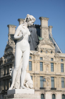 France, statue and louvre in the background