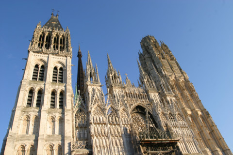 France, Normandie, Seine Maritime, Rouen, facade de la cathedrale, tour Saint-Romain, tour de beurre, ciel bleu, contre plongee,