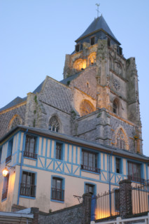 France, Haute Normandie, cote d'albatre, Le Treport, tombee de la nuit, eglise Saint Jacques de l'hotel de calais,