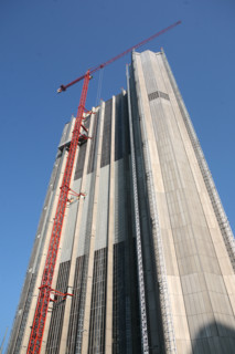France, hauts de Seine, la defense, tours, immeubles, gratte ciel, travaux sur la tour axa, grue,