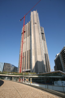 France, hauts de Seine, la defense, tours, immeubles, gratte ciel, travaux sur la tour axa, grue,