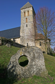 France, Haute Normandie, eure, aizier, eglise, trou d'homme, pierre, archeologie,