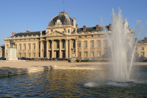 France, Paris 7e ecole militaire, place joffre, bassin, jet d'eau,