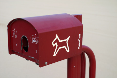 France, Basse Normandie, calvados, cote fleurie, deauville, sanisette pour chien, ramassage dejections canines, proprete, animaux domestique, plage, distributeur de sacs,