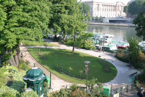 France, Paris 1e, ile de la cite, square du vert galant, jardin, Seine, Pont Neuf, musee du louvre au fond,