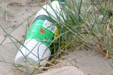 France, Normandie, pollution, produit toxique, dunes, sable, plage, dechets, detritus, developpement durable,