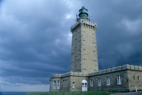 France, Bretagne, Côtes d'Armor, cote d'Emeraude, cap Fréhel, phare, sentier des douaniers, chemin