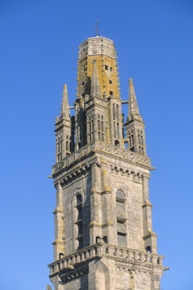 France, Bretagne, Finistere nord, circuit des enclos paroissiaux, enclos paroissial de Lampaul-Guilmillau, detail du sommet du clocher de l'eglise,