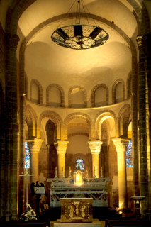 France, Bretagne, Morbihan, golfe du Morbihan, presqu'ile de rhuys, choeur roman de l'eglise de saint gildas de rhuys, colonnes, voute,