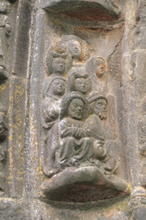 France, Bretagne, Finistere nord, circuit des enclos paroissiaux, enclos paroissial de la Martyre, detail du porche, personnages sculptes,