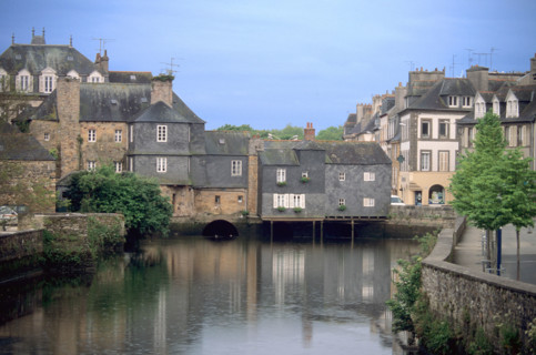 France, Bretagne, Finistere nord, landerneau, pont de rohan, habitations, maisons bardage d'ardoise,