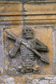 France, Bretagne, Finistere nord, circuit des enclos paroissiaux, enclos paroissial de ploudiry, detail de l'ossuaire, l'Ankou, figure de la mort violente,