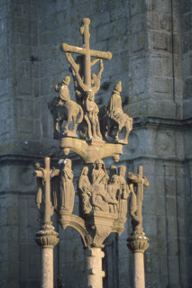 France, Bretagne, Finistere nord, circuit des enclos paroissiaux, saint thegonnec, enclos paroissial, calvaire, detail personnages,
