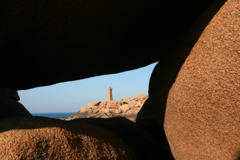 France, Bretagne, Cotes d'Armor, cote de granit rose
phare de pors kamor, rochers aux formes evocatrices, ploumanach,
