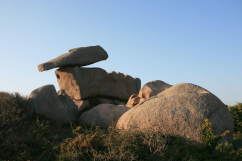 France, Bretagne, Cotes d'Armor, cote de granit rose, ploumanach, rocher "la bouteille"