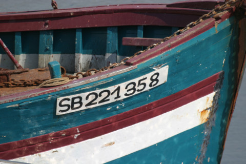 France, Bretagne, Côtes d'Armor, côte d'Emeraude, erquy, port de pêche, détail coque de bateaux de
