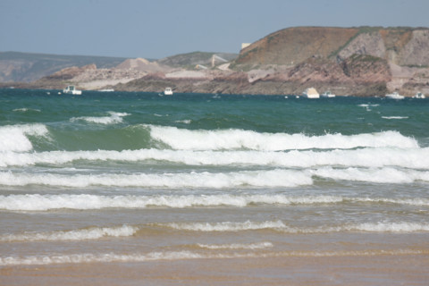 France, Bretagne, Cotes d'Armor, cote d'Emeraude, sables d'or les pins, la plage, vagues, maree montante,