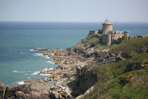 France, Bretagne, Cotes d'Armor, fort la latte pres du cap frehel, chateau, fortifications, falaise, mer, rochers,