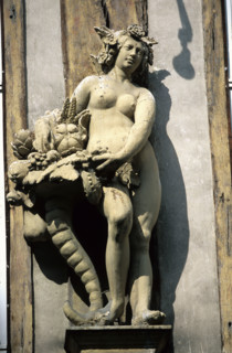 France, Haute Normandie, Seine Maritime, Rouen, statues, maison a colombages, pans de bois, statues, personnages, detail, rue d'Amiens 
hotel d'etancourt,