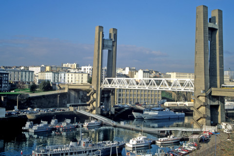 France, Bretagne, Finistere, nord, brest, pont de recouvrance port militaire et chateau, arsenal, bateaux de guerre, marine nationale,