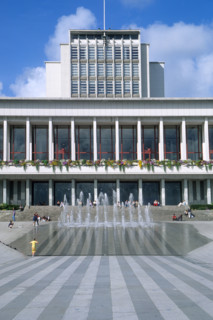 France, Bretagne, Finistere, nord, place de la liberte, hotel de ville, mairie, tour, parvis, fontaine, place publique,