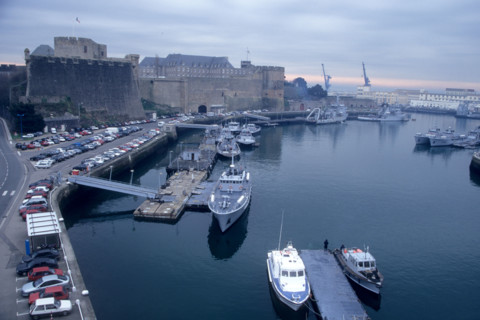 France, Bretagne, Finistere, nord, brest, port militaire et chateau, arsenal, bateaux de guerre, marine nationale,