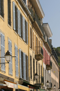 France, Bretagne, Finistere sud, Cornouaille, Quimper, maisons colorees, au fil du steir, facades,