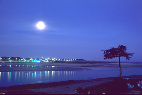 France, Bretagne, Finistere sud, Cornouaille, le pouldu, bras de mer, face a guidel plages, nuit de plaine lune,