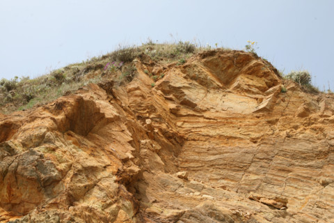 France, Bretagne, Finistere sud, Cornouaille, le pouldu, plage, detail roche ocre,