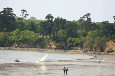 France, Bretagne, Finistere sud, Cornouaille, cap coz, plage, couple de promeneurs, anse,