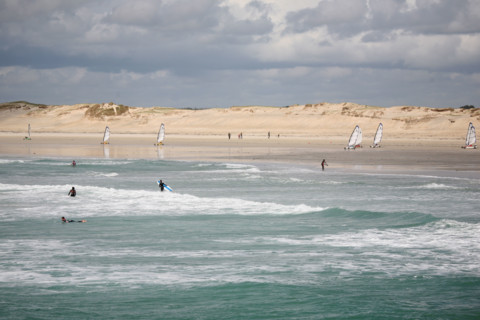 France, Bretagne, Finistere sud, pays bigouden, pointe de la torche, sable, dunes, spot de surf, surfeurs, ecole de surf,