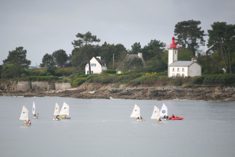 France, Bretagne, Finistere sud, Cornouaille, sainte marine, phare, face a benodet, l'odet, bateaux, voiliers, optimist, regate,