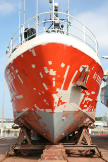 France, Bretagne, Finistere Sud, Cornouaille, Concarneau, chantier naval, Le Passage, bateau au sec, travaux, matieres, metal, coque,