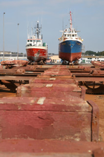 France, Bretagne, Finistere Sud, Cornouaille, Concarneau, chantier naval, Le Passage, bateau au sec, travaux, matieres, metal, coque,
