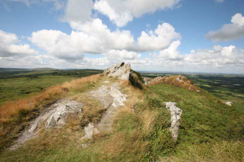 France, Bretagne, Finistere, monts d'arree, au sommet du roc'h trevezel, point culminant a 364 metres, paysage, rochers, lande sauvage,