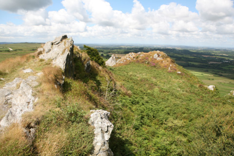 France, Bretagne, Finistere, monts d'arree, au sommet du roc'h trevezel, point culminant a 364 metres, paysage, rochers, lande sauvage,