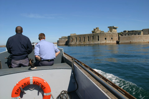 France, Basse Normandie, Manche, Cotentin, Cherbourg, rade, mer, fort central, seconde guerre mondiale, vedette de la base navale, marine nationale, marins,