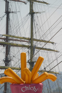 France, Basse Normandie, Manche, Cotentin, Cherbourg, rade, tall ships race 2005, grands voiliers, course, structure gonflable, chichi, restauration festive,