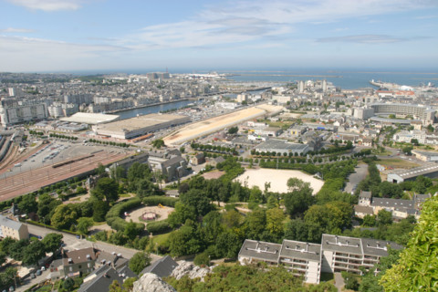 France, Basse Normandie, Manche, Cotentin, Cherbourg, panorama sur Cherbourg depuis le sommet de la montagne du Roule